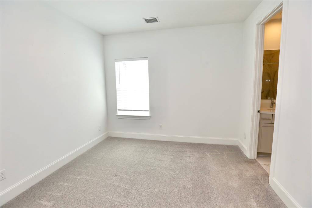2nd Bedroom 3rd floor adjacent to primary bedroom