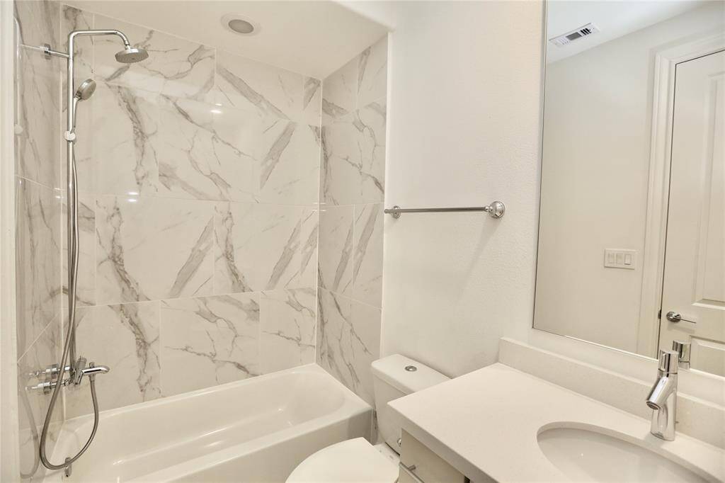 2nd Bedroom ensuite