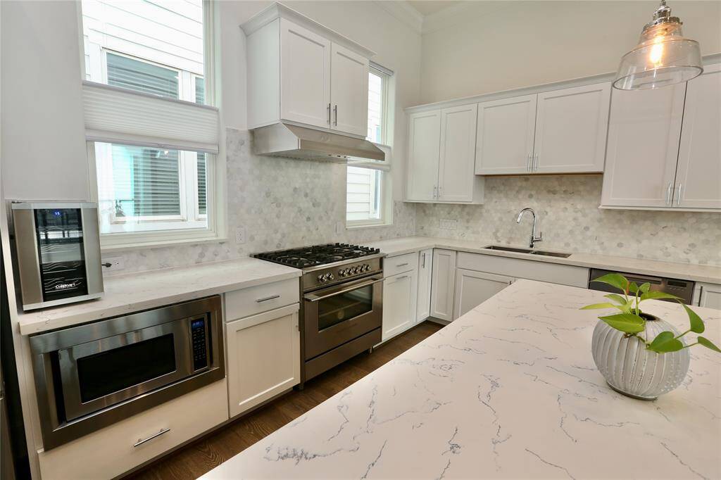 Wine fridge included
