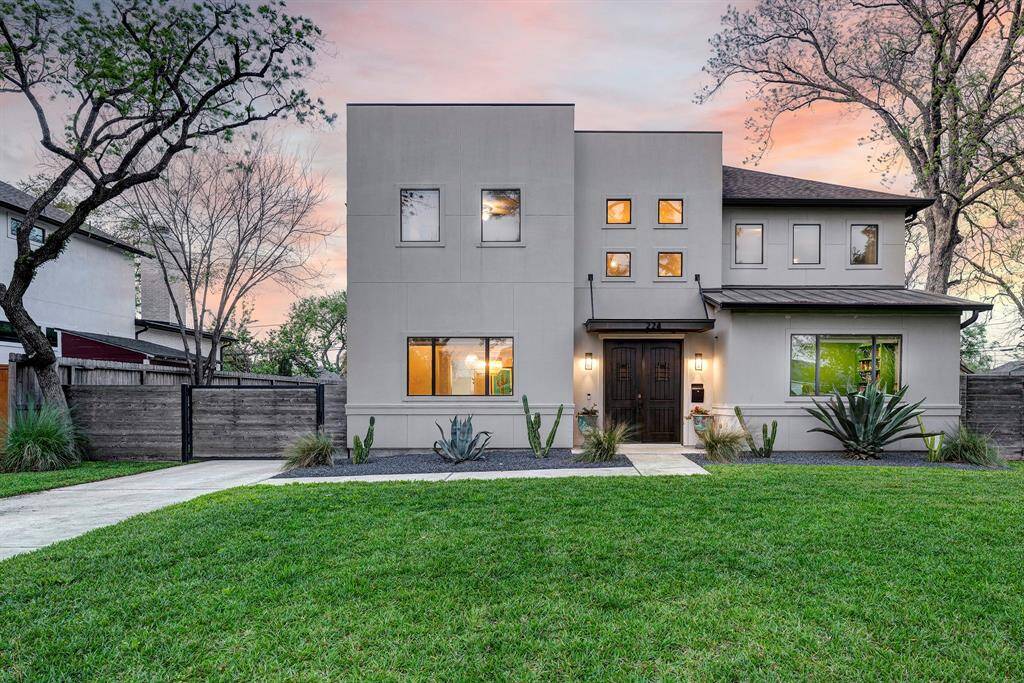 Welcome to 224 W 30th St! Featured on the Garden Oaks home tour in 2018, this home exudes sophisticated style.