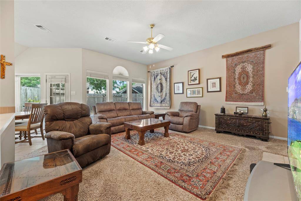 An open floorplan is fantastic for fostering a sense of togetherness and spaciousness in a home. It creates a fluidity between different areas, allowing for easy flow and communication between family members and guests.