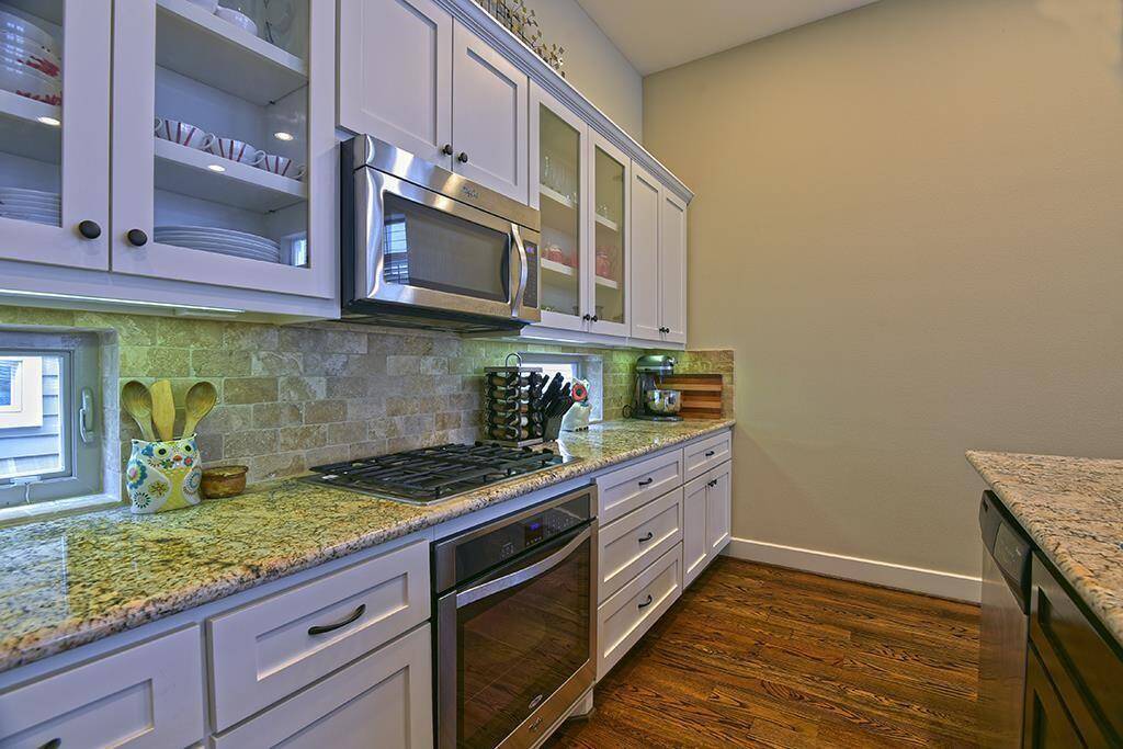 Shaker style cabinets, under cabinet lighting