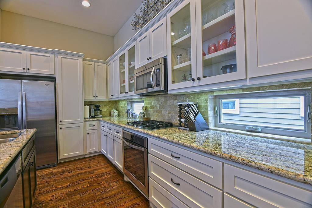 The windows in the backsplash offer great natural light!