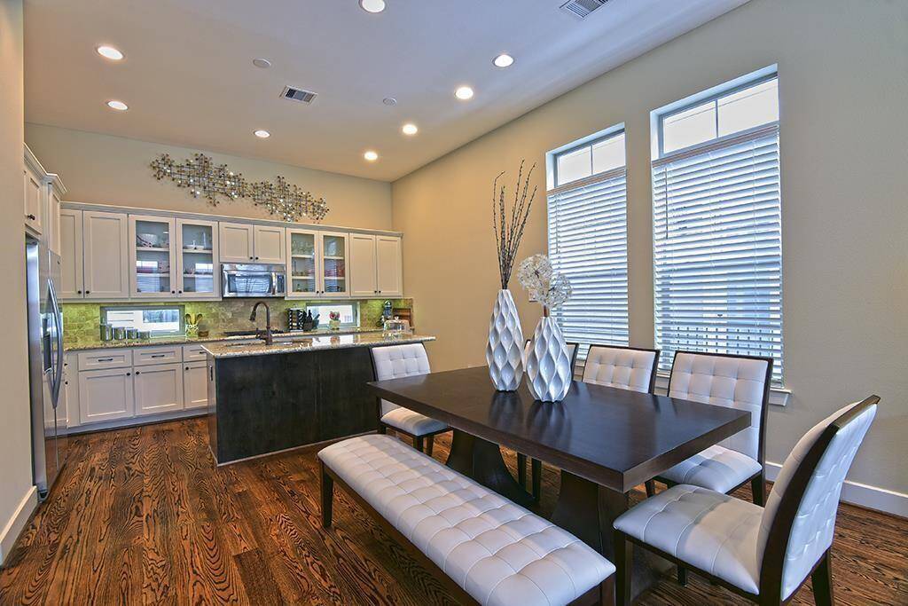 Open floor plan is great for entertaining