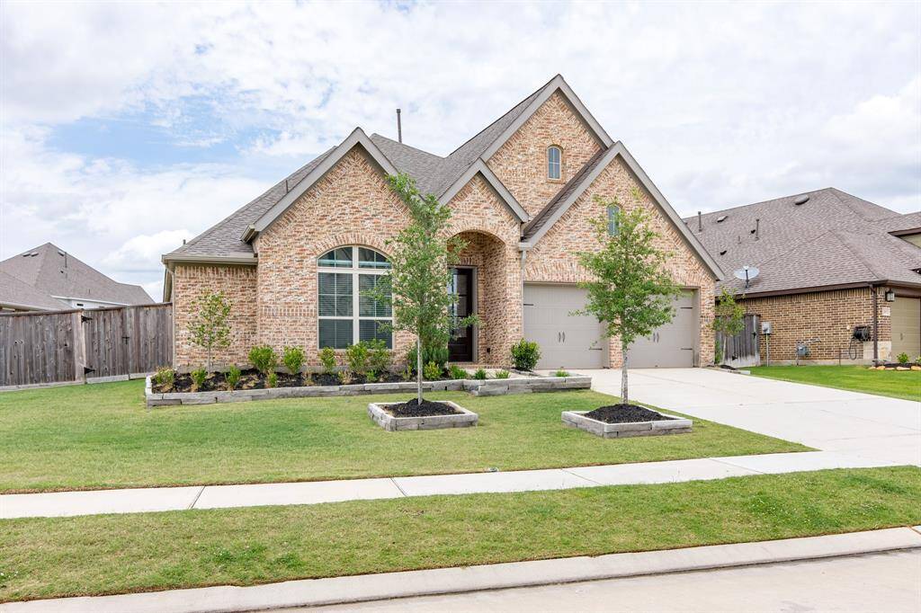 This home was built by Perry Homes in 2018.
