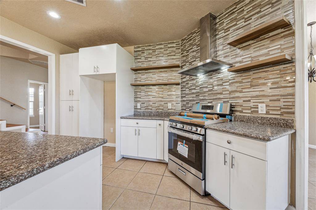 This inviting kitchen is ideal for preparing both quick meals and elegant dinners for family and friends.