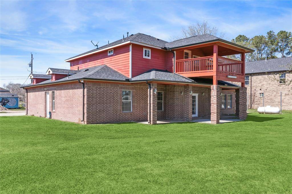 Experience the ideal balance of spaciousness and practicality, perfect for daily life and entertaining.