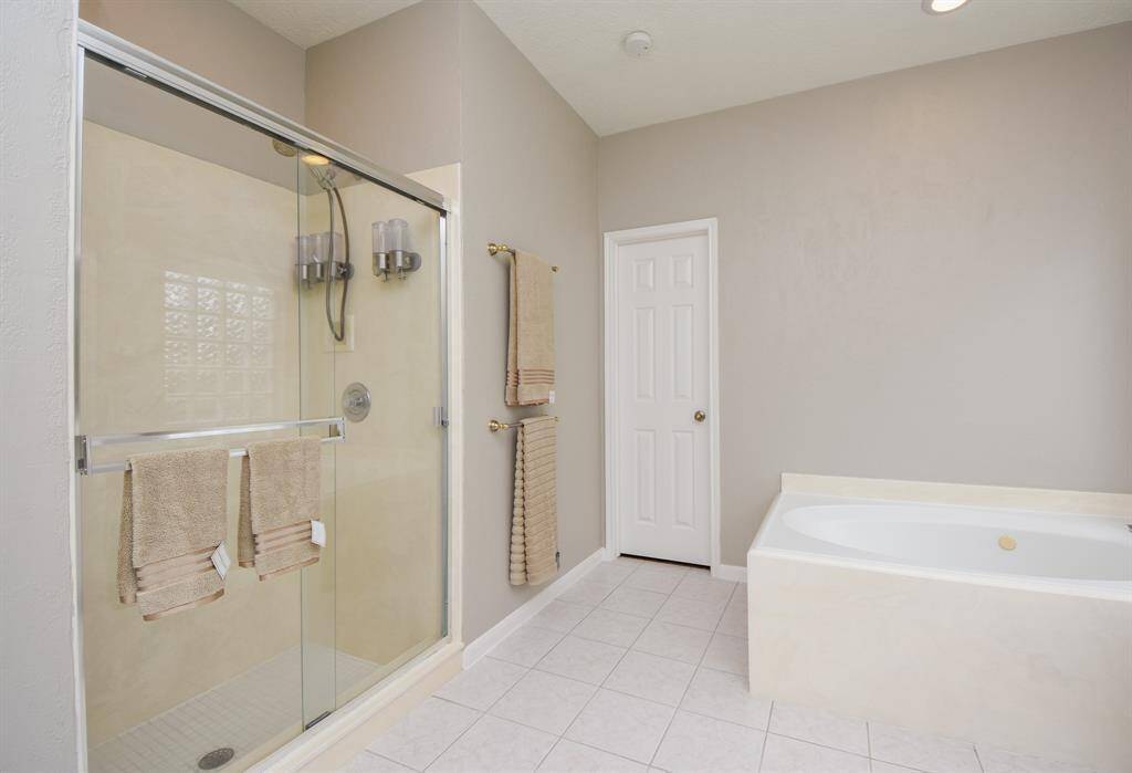 Unwind in the relaxing jetted tub.