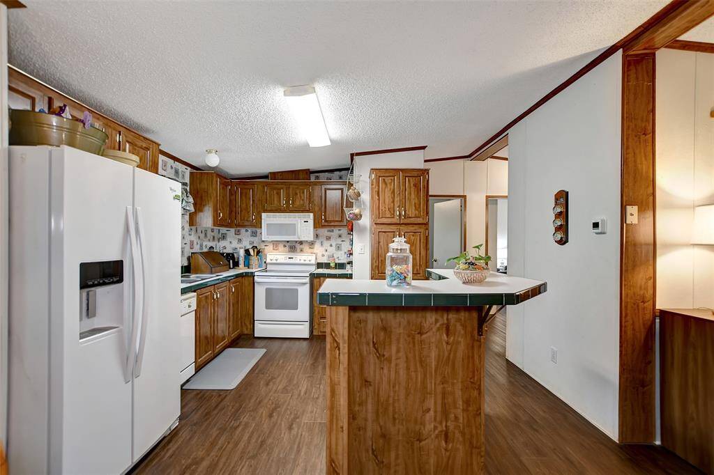 Kitchen with plenty of counter space