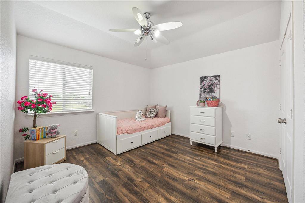 UPSTAIRS SECONDARY BEDROOM