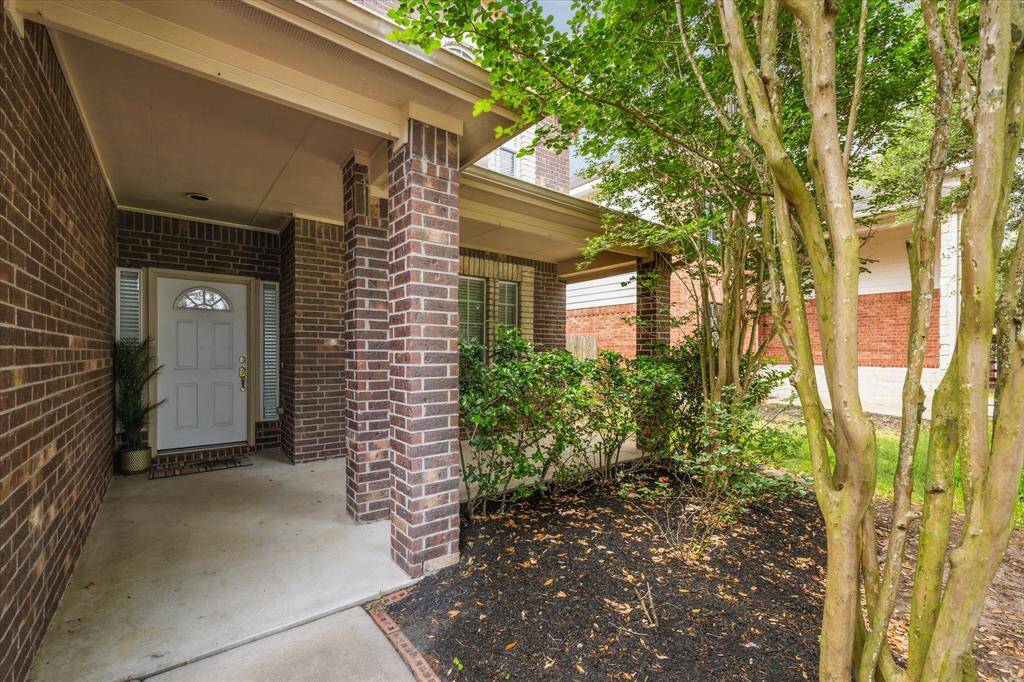 DELIGHTfFUL COVERED FRONT PORCH