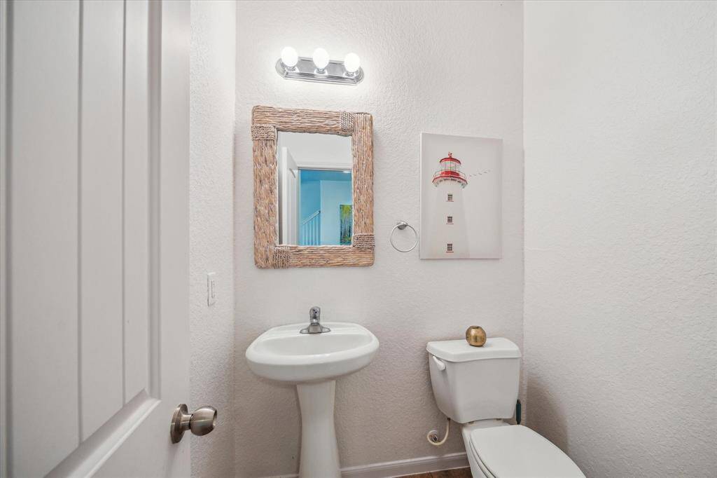 DOWNSTAIRS HALF/POWDER BATH