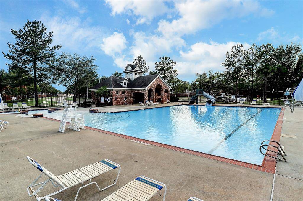 Parkway Oaks Community Pool