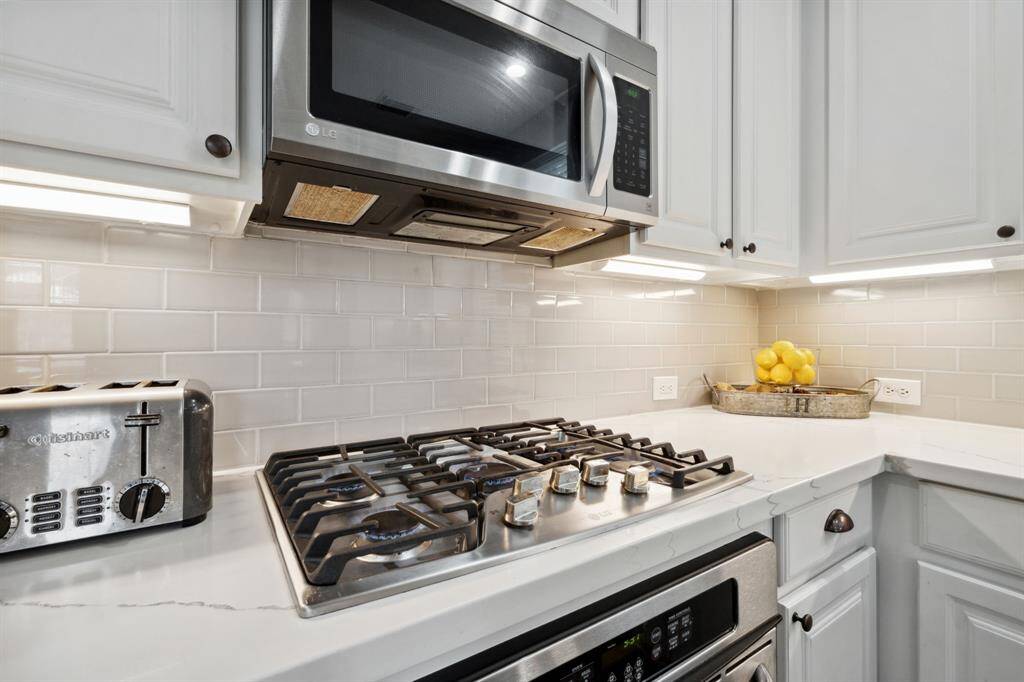 Gas cooking with a FIVE burner range - it doesn't get any better than this!
