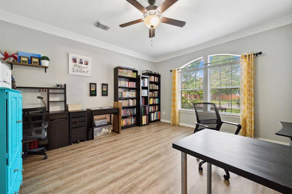 Need a large dedicated office space? Look no further!