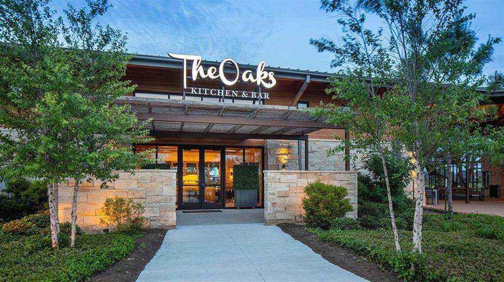 Don't know what to do for dinner? Walk on over to the oaks! The on-site restaurant offers seasonal fare, exquisite wines, and well-crafted cocktails. Open for lunch, dinner, brunch or happy hour.