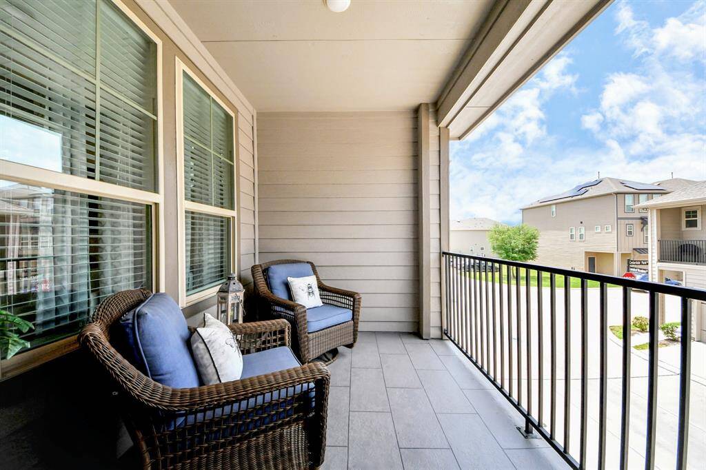 Balcony in front off the dining space