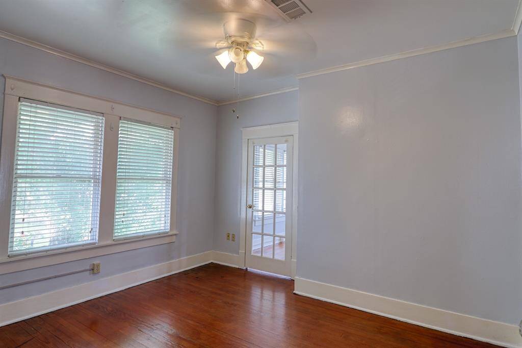 1st bedroom.