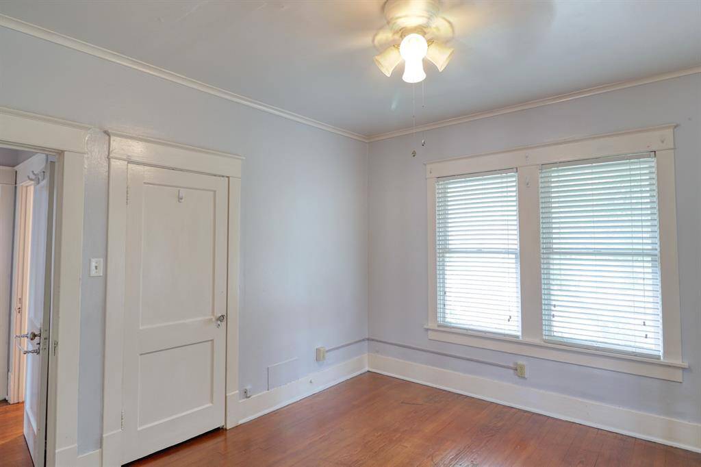 1st bedroom.