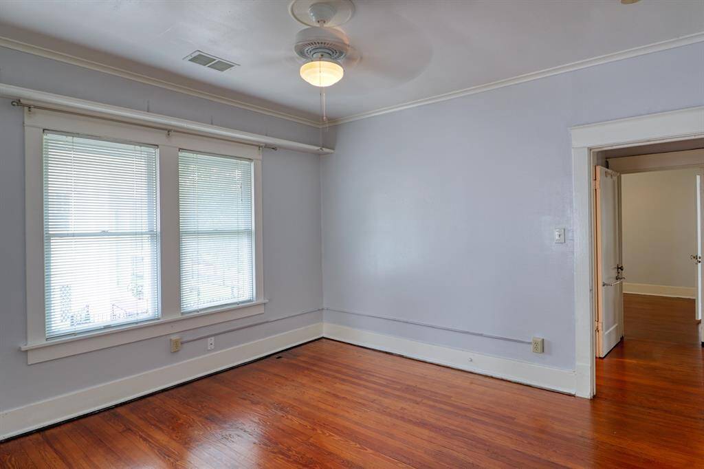 Second bedroom.