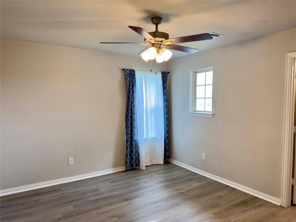 Guest bedroom