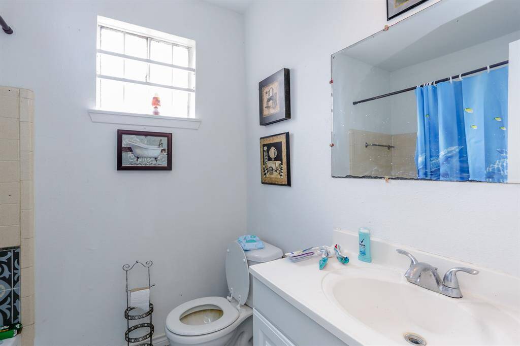 Full Bathroom