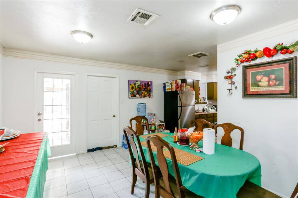 Breakfast area