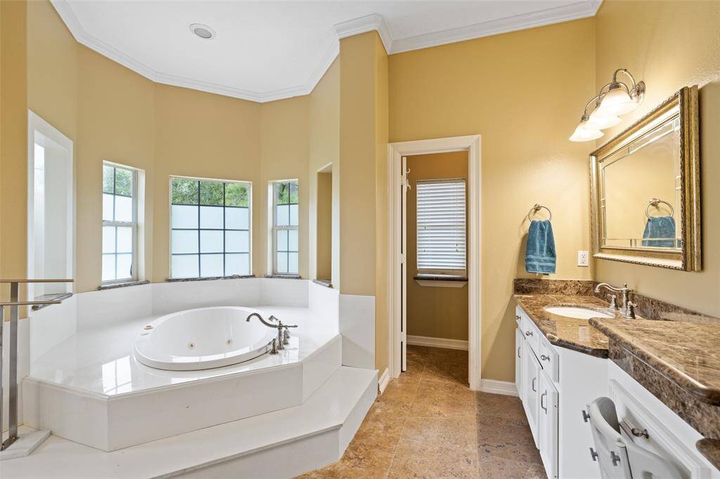 Relax in your jetted tub after a long hard day.