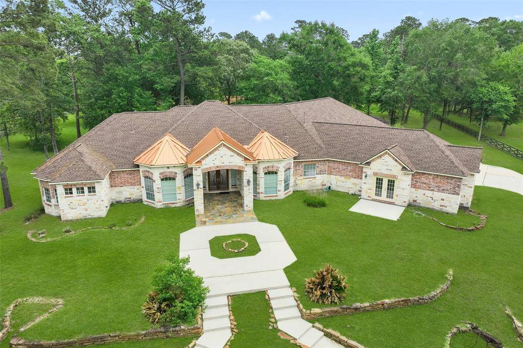 Aerial view of this house.