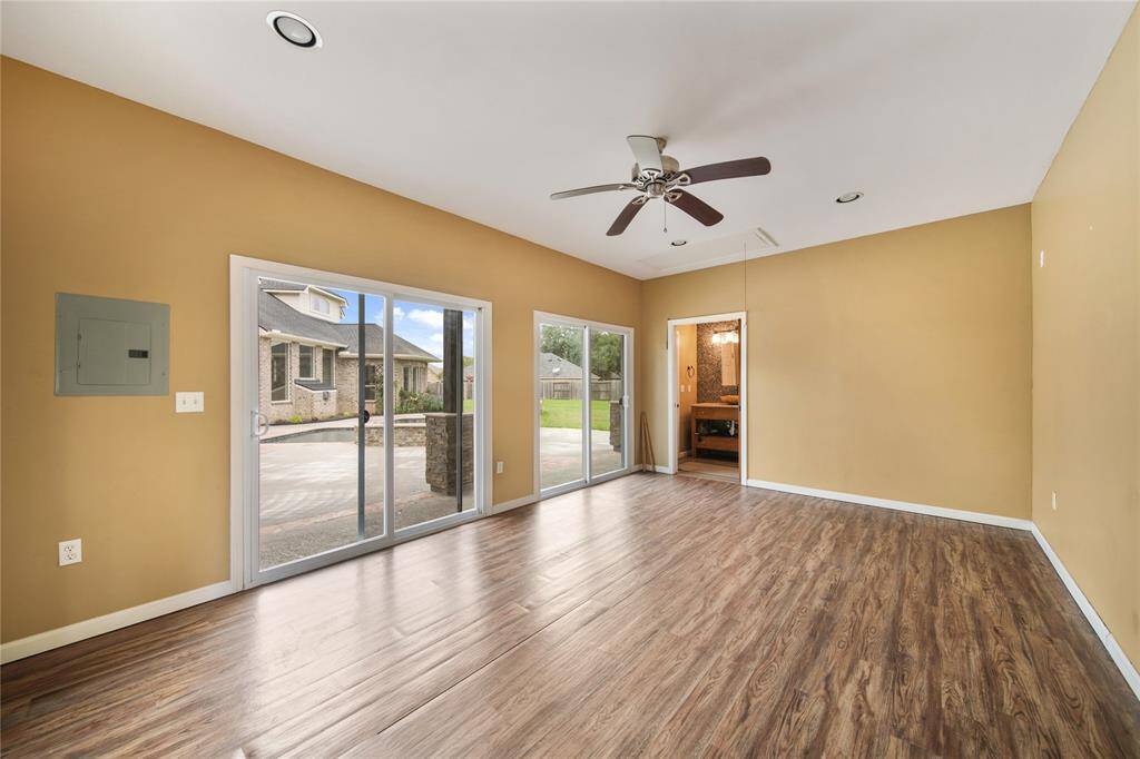 Guest/Pool house interior