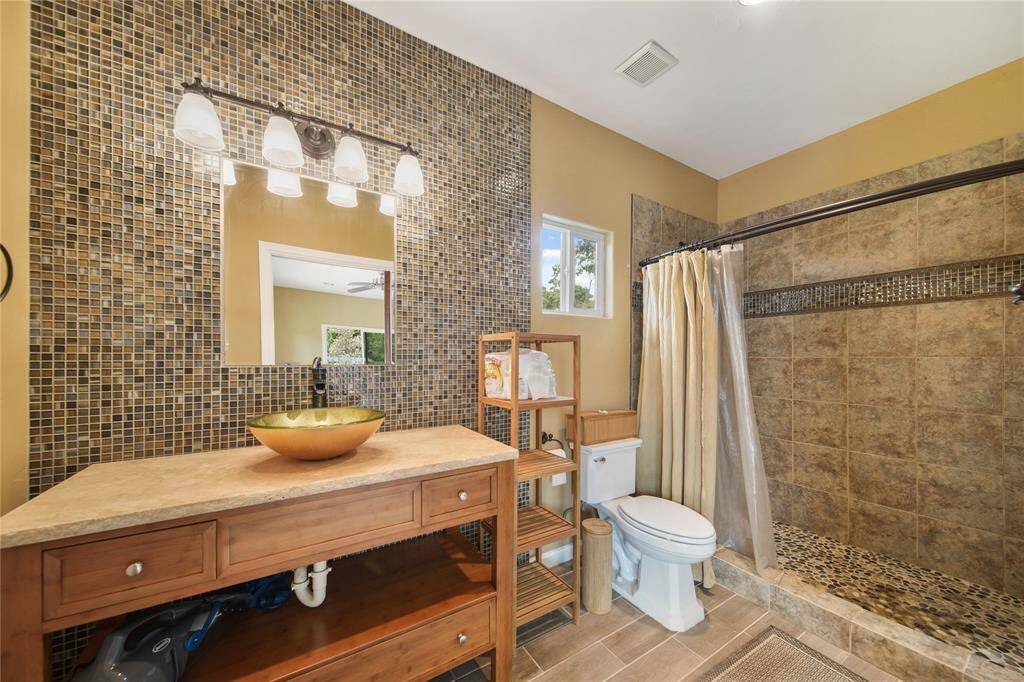 Full bathroom in the pool house
