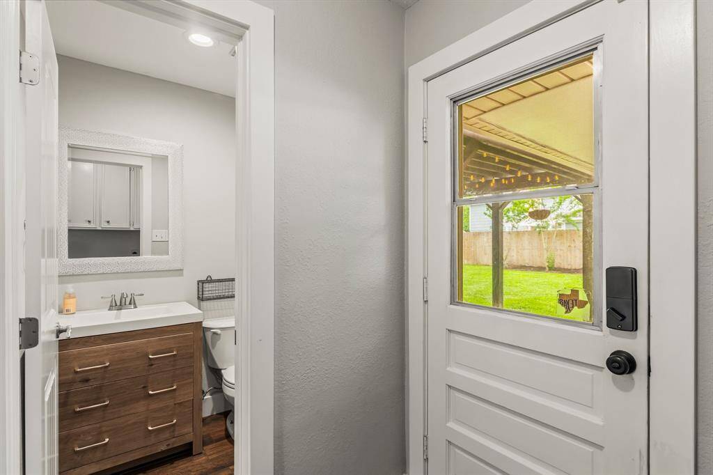 Powder bath off the utility room!