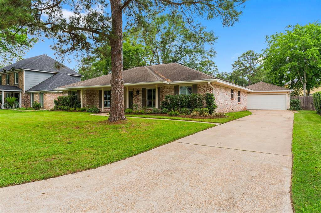 Long driveway with detached garage!
