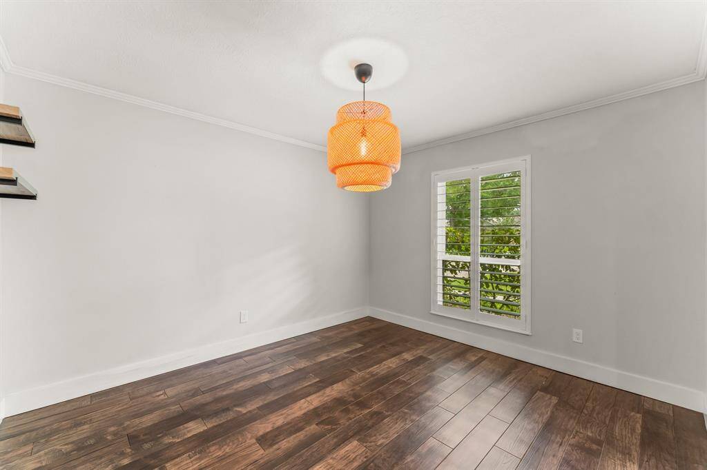 Off dining area, room can be used as a home office!