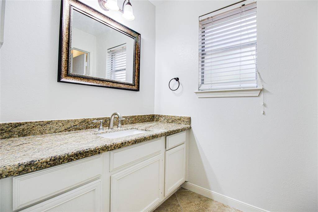 Secondary bathroom.