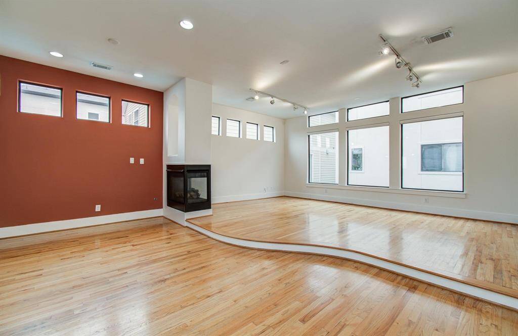 Welcome to 402 Parker. New AC, new carpet and freshly painted interior.