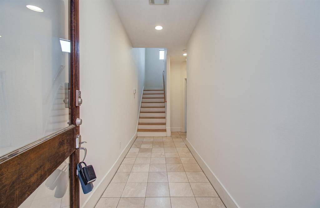 Step inside the Foyer to this 2197 sq ft 3 bedroom, 3.5 bath townhome located inside the loop.