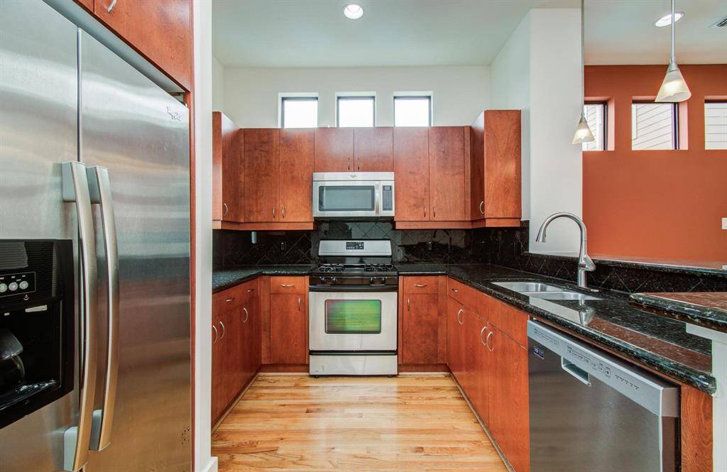 Kitchen features granite counters, stainless steel appliances, gas range, built in microwave and undermount sink.