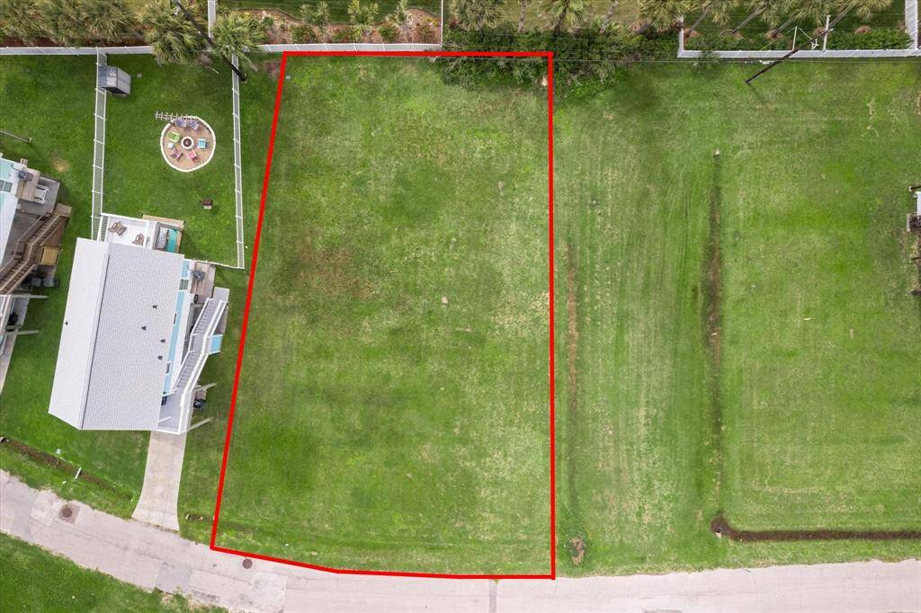 At over 10,000 square feet, this lot is a candidate to be resubdivided into two lots