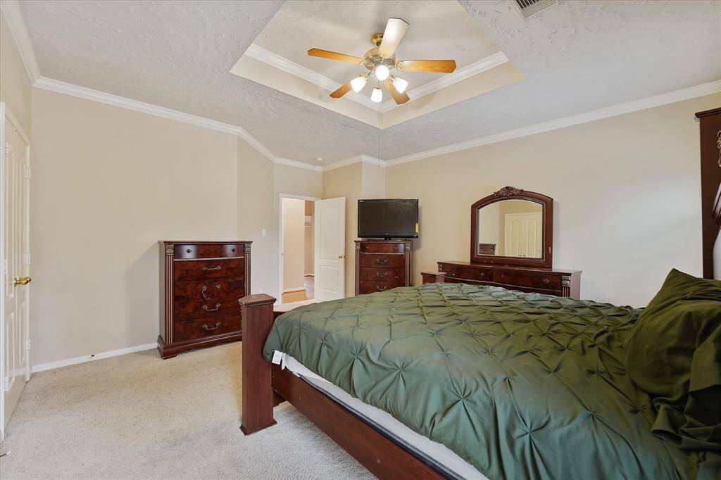Plenty of space for a king size bedroom suite.