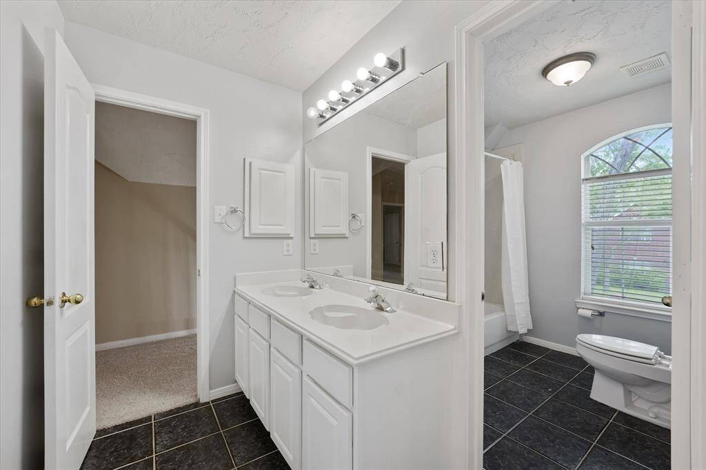 Jack and Jill bath upstairs