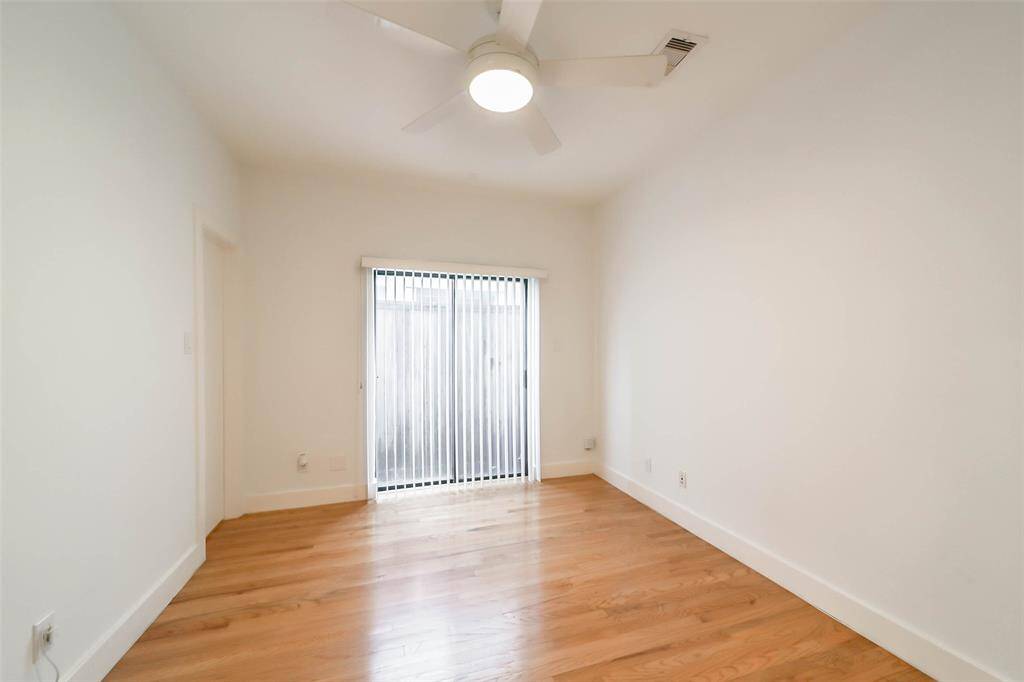 Secondary bedroom (includes spacious walk-in closet)