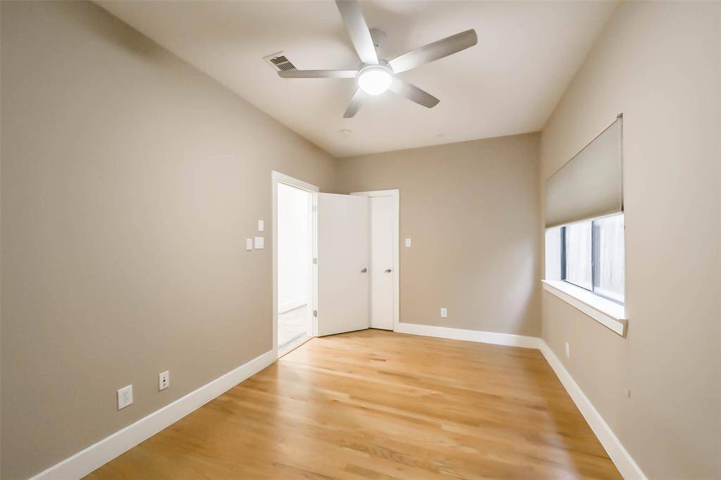 Additional secondary bedroom (includes walk-in closet)