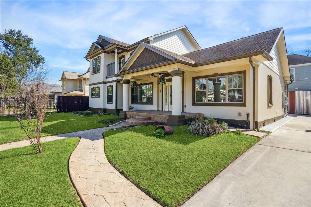 EXPANSIVE AND UPDATED 1930S BUNGALOW RETAINS ORIGINAL CHARM WHILE ACCOMMODATING A MODERN LIFESTYLE.