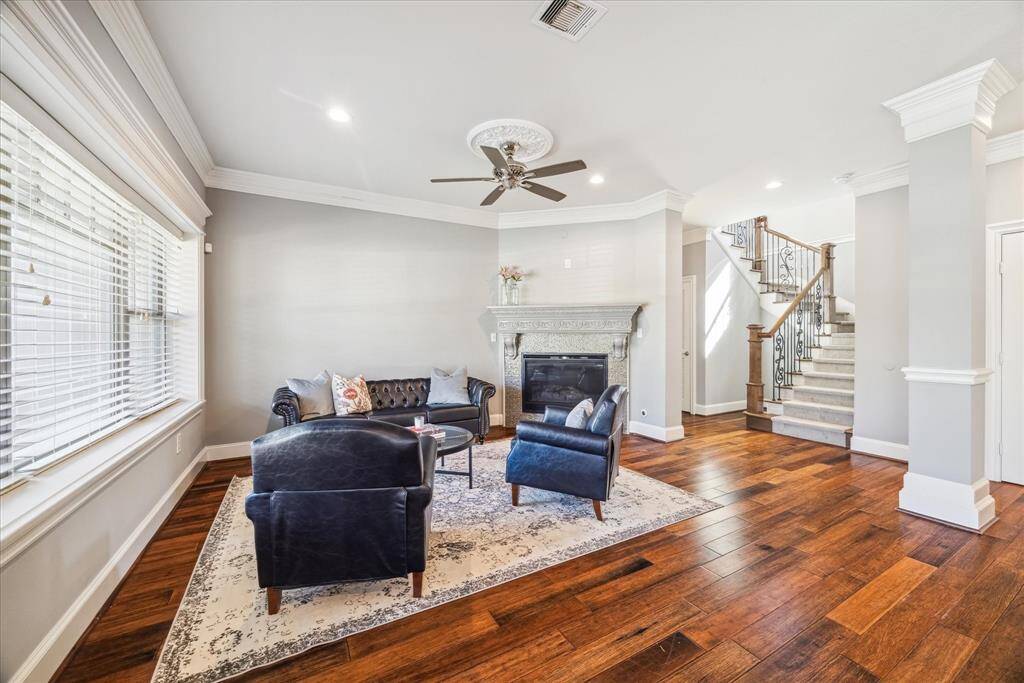 LIVING ROOM FEATURES LARGE PORTRAIT WINDOW, HARDWOOD FLOORS, GAS LOG FIREPLACE AND RECESSED LIGHTING.