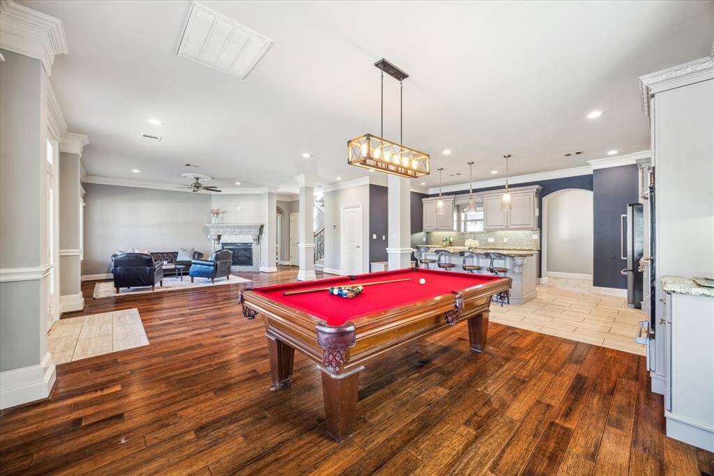 OPEN CONCEPT LIVING ALLOWS FOR SEAMLESS ENTERTAINING.