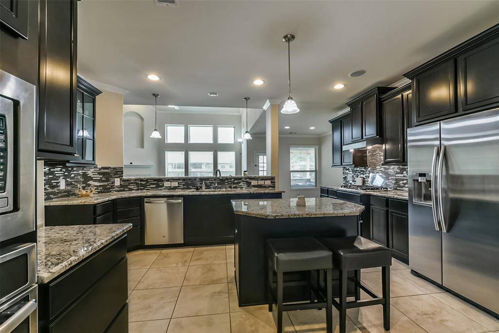 The kitchen, an integral part of thishome's open-concept design,seamlessly flows off the living room,creating a harmonious andconnected living space.
