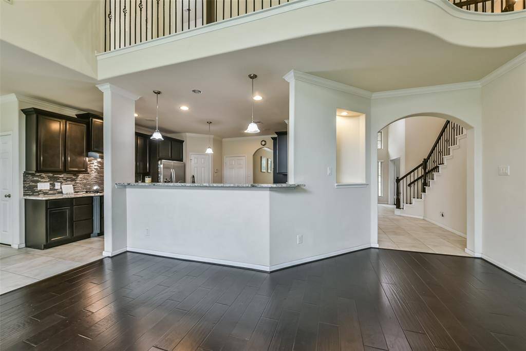 This thoughtfully designed homeseamlessly connects the kitchen witha charming breakfast area.