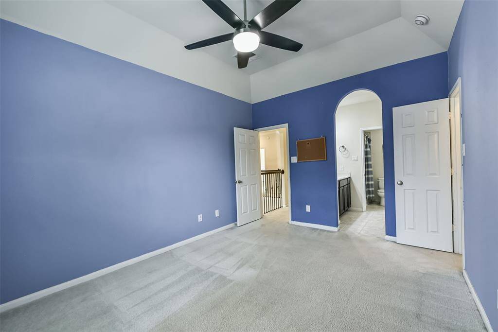 The secondary bedroom also has an en-suite bathroom.