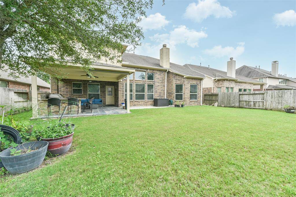 Step into the backyard oasis, with alarge covered patio, creating aninviting outdoor retreat.